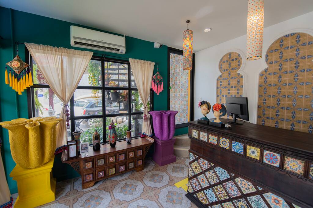 Entrance & Lobby