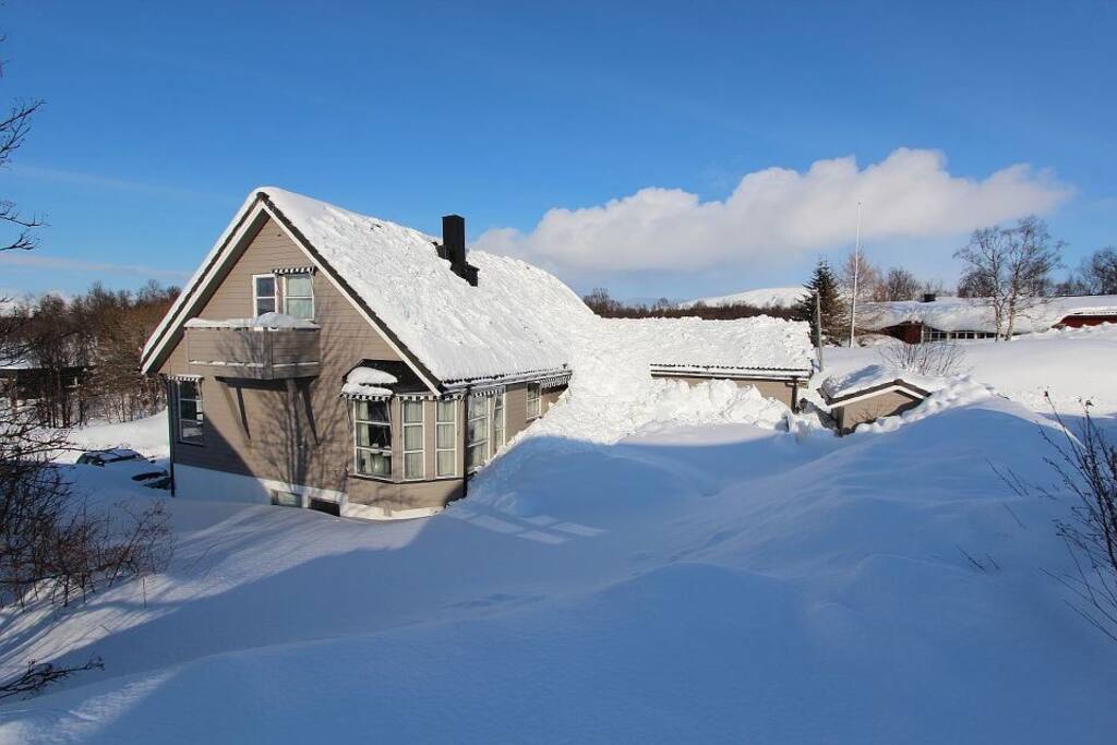 Snowsliding from the roof in march