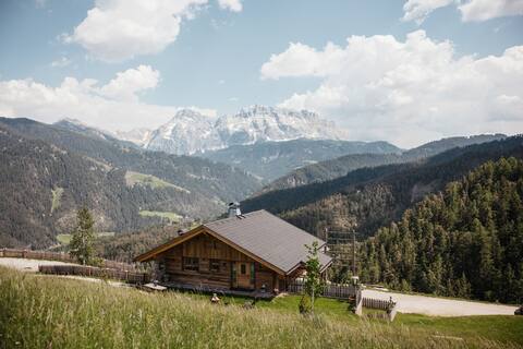 Chalet Milandura with ski shuttle service