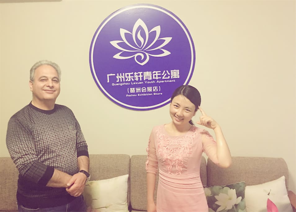 参加广交会的埃及朋友,回国之前送给我两个小推车。