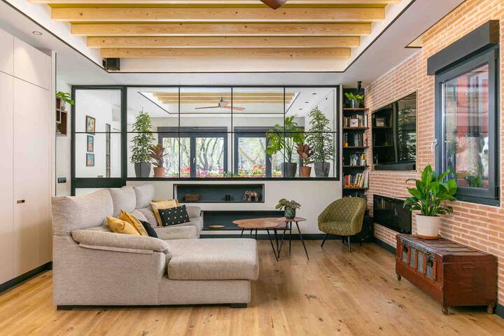 Cosy design apartment in Madrid, next to Retiro gallery image 2