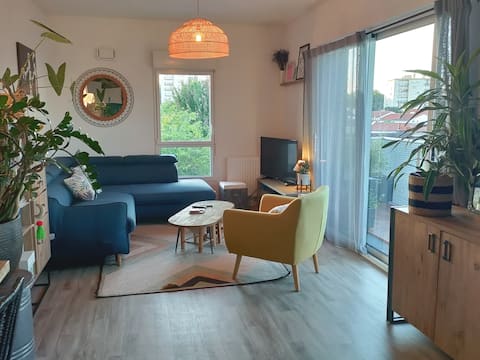 Popular Airbnb listing: Close to Zenith and polyclinic in Dervallières Zola