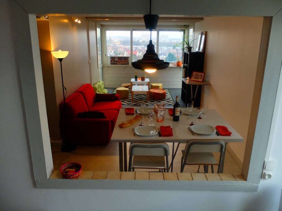 Salon/salle à manger depuis la cuisine
