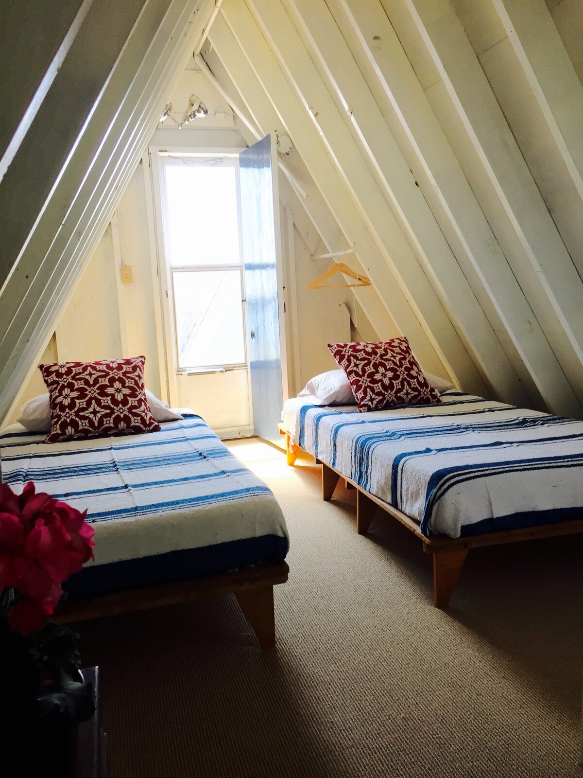 Gjysma e dhomës së marinarit, pamje nga uji.