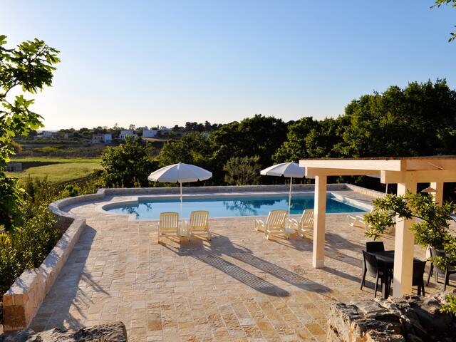 Lamie di Olimpia con giardino e piscina gallery image 5