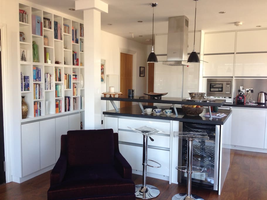 Fully equipped kitchen and a library at your disposal