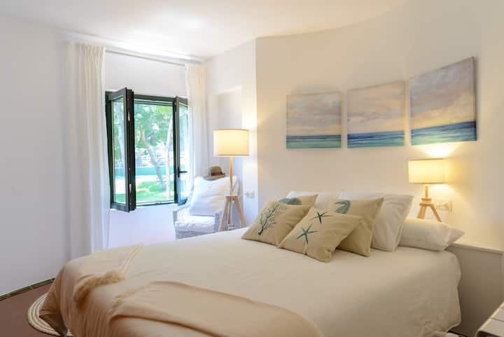 غرفة نوم مزدوجة #1 بسرير 160 × 200 سم (63بوصة × 78 بوصة)