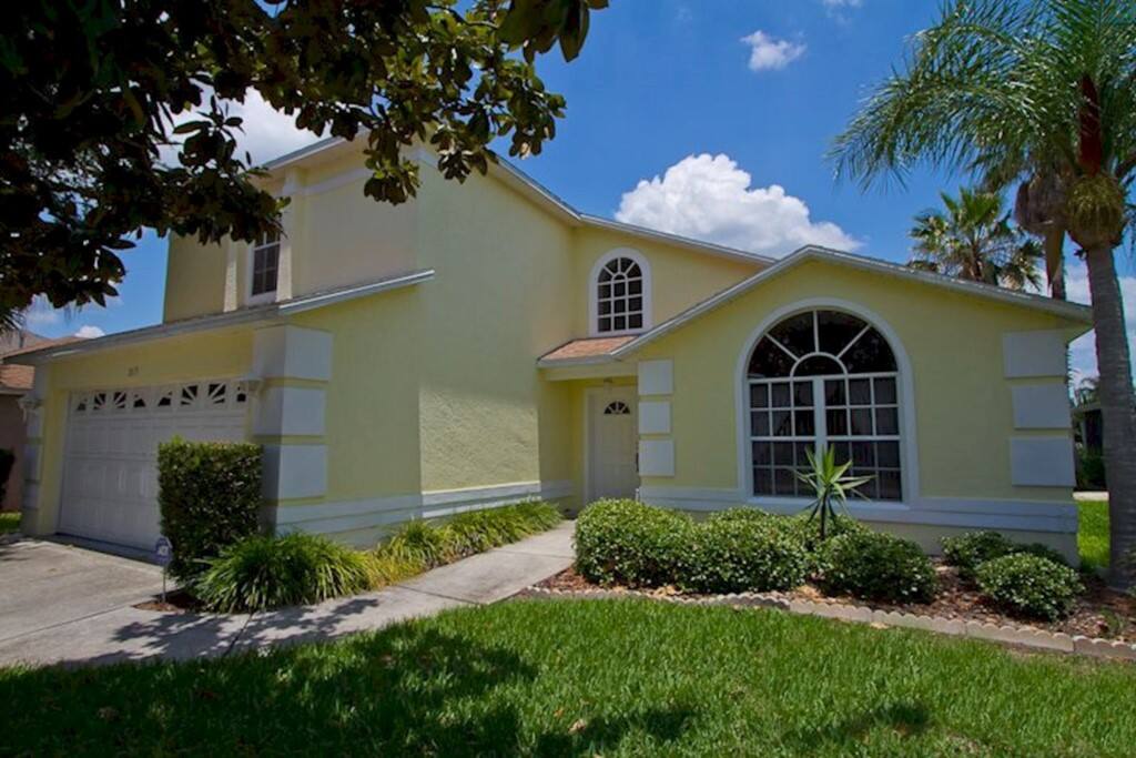 Building,Cottage,Tree,Downtown,Neighborhood
