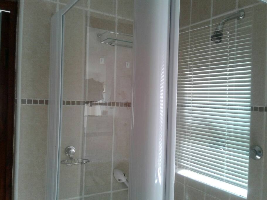 unit 2: bathroom with shower and hand basin