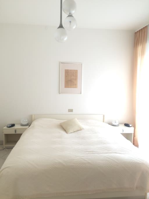 Erstes Schalfzimmer mit Doppelbett (zwei getrennte Matrazen)