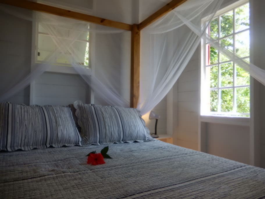 Four poster bed with nets