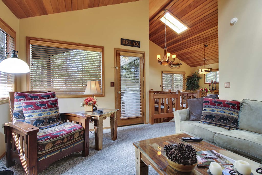 Couch,Furniture,Dining Room,Indoors,Room