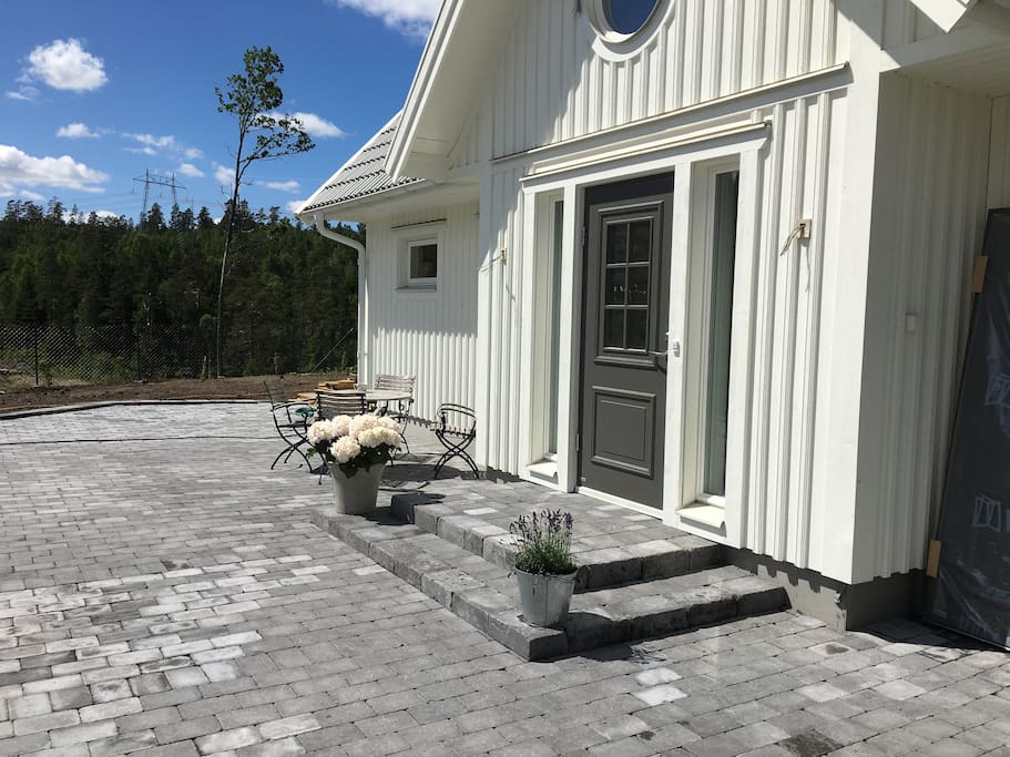 Front of the house with room for outdoor breakfasts or a nice afternoon coffee