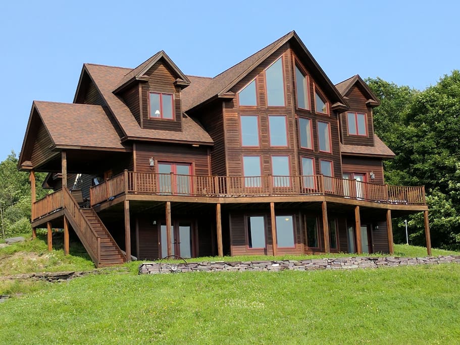 Hilltop Chalet on 20 rolling acres - Chalets for Rent in ...