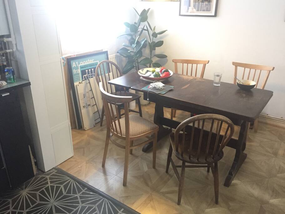 Family size dining area
