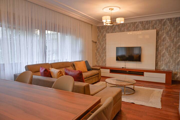 Deluxe Two Bedroom Apartment with Garden gallery image 5