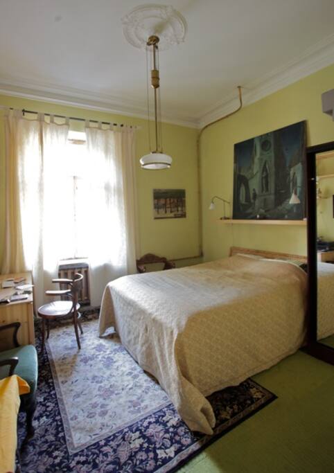 second bedrooms with a king size double bed