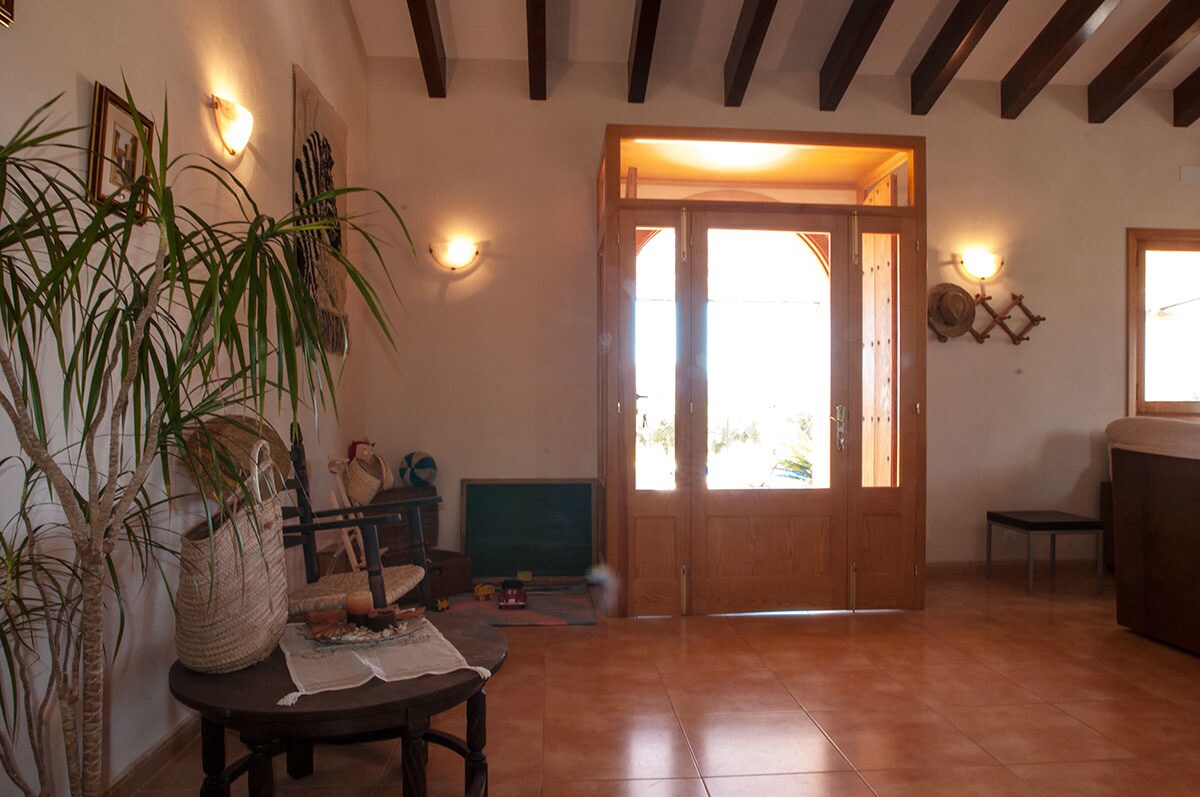 Annonce Airbnb populaire: Well-kept Finca with pool, only 2 km from the sea à Sant Llorenç Des Cardassar