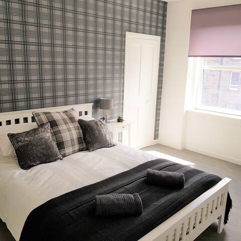 Bespoke Tours Accommodation – Edinburgh gallery image 5