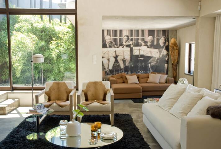 CASCAIS HOLIDAY VILLA WITH PRIVATE POOL gallery image 4