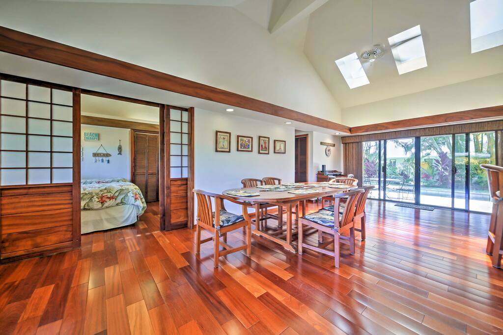 This custom designed home provides sleeps 8 guests, plus an Aerobed for 2 more!