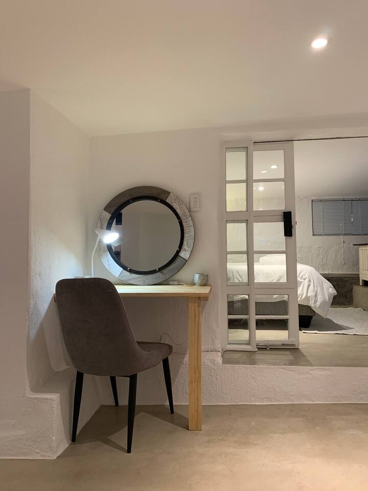 Workspace/getting ready station between bedrooms 1 & 3