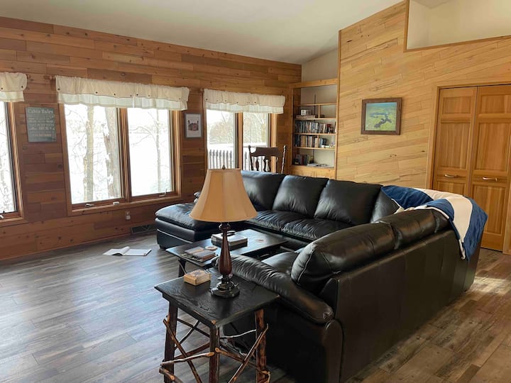 4 Bedroom Lake Cabin w 2 Stone Fireplaces