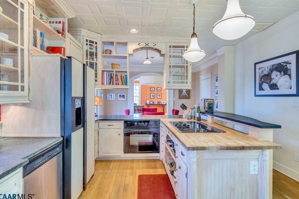 Large kitchen with lots of counter space