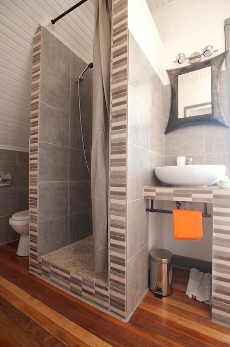 salle de bain douche à l'italienne