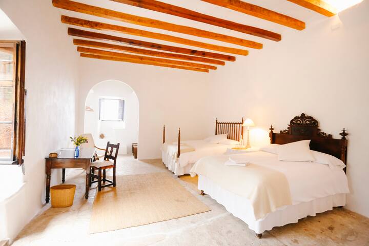 Amazing XIV century Villa Son Rullan country charm gallery image 4