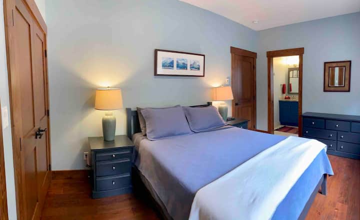 Master bedroom with queen bed and ensuite bathroom  located on main floor.  Beautiful mountain views right from your bed.  You feel like you are waking up in the forest.