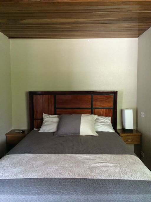 Brand new queen sized Serta bed