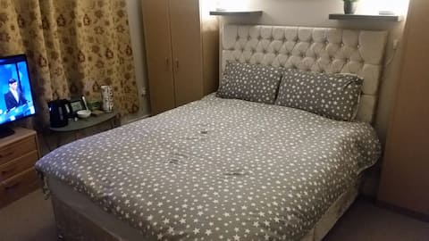 Private quiet room in Tynemouth, near Village Ctr