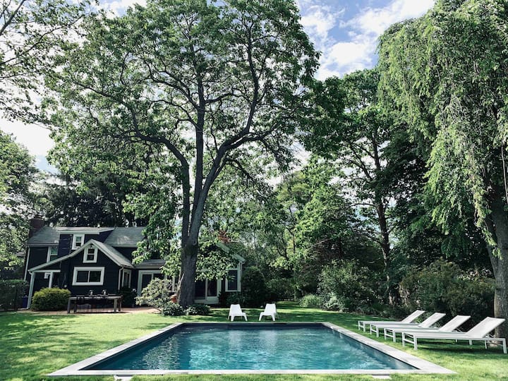 Quaint+Trendy Beach House w/SaltWaterPool in EQ Houses for Rent in