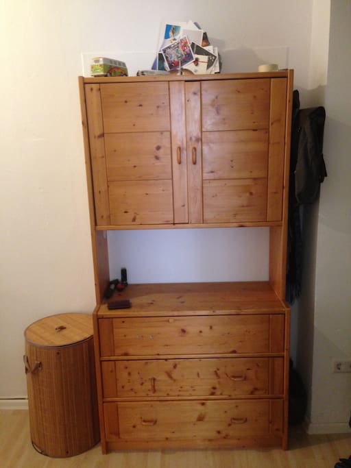 Kleiderschrank/Wäschebox