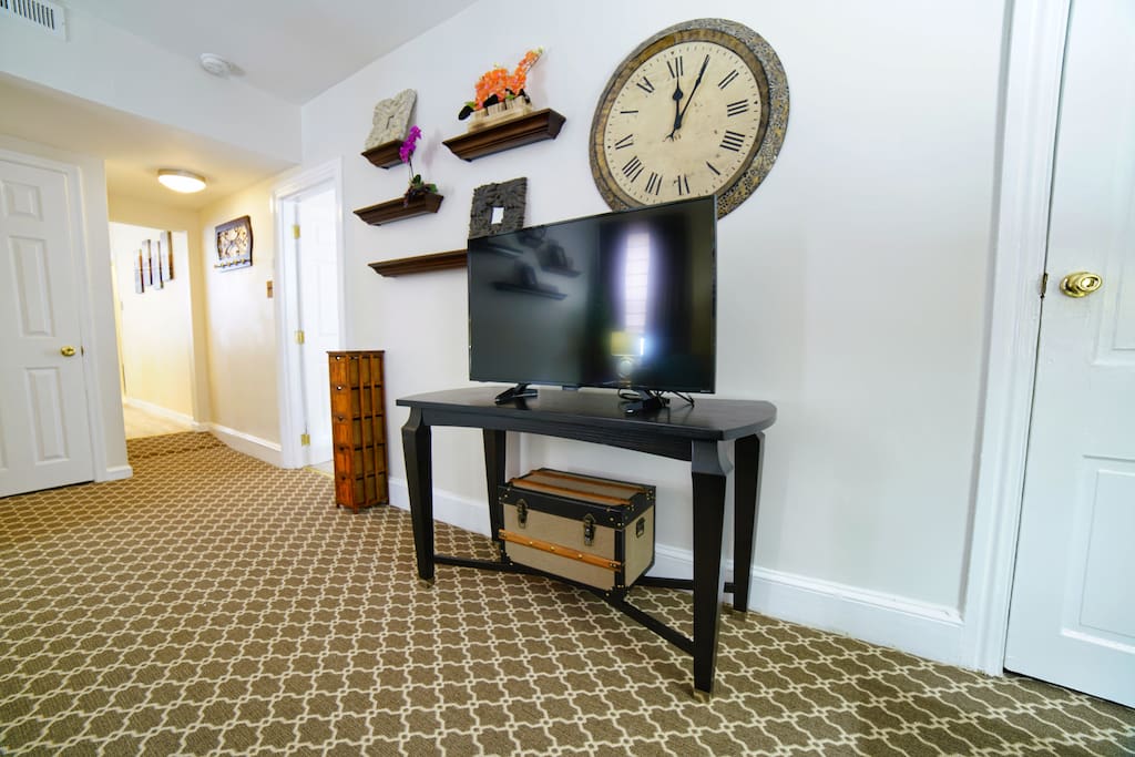 Cable and Internet, large 43" flat screen T.V.