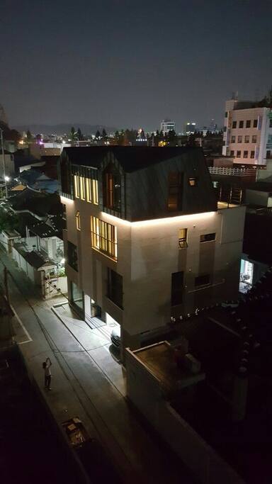 드론으로 찍은 집 전체모습입니다