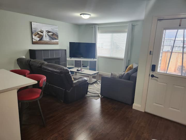 Beautiful Nest 2-bedroom Suite With Free Parking. - Chilliwack