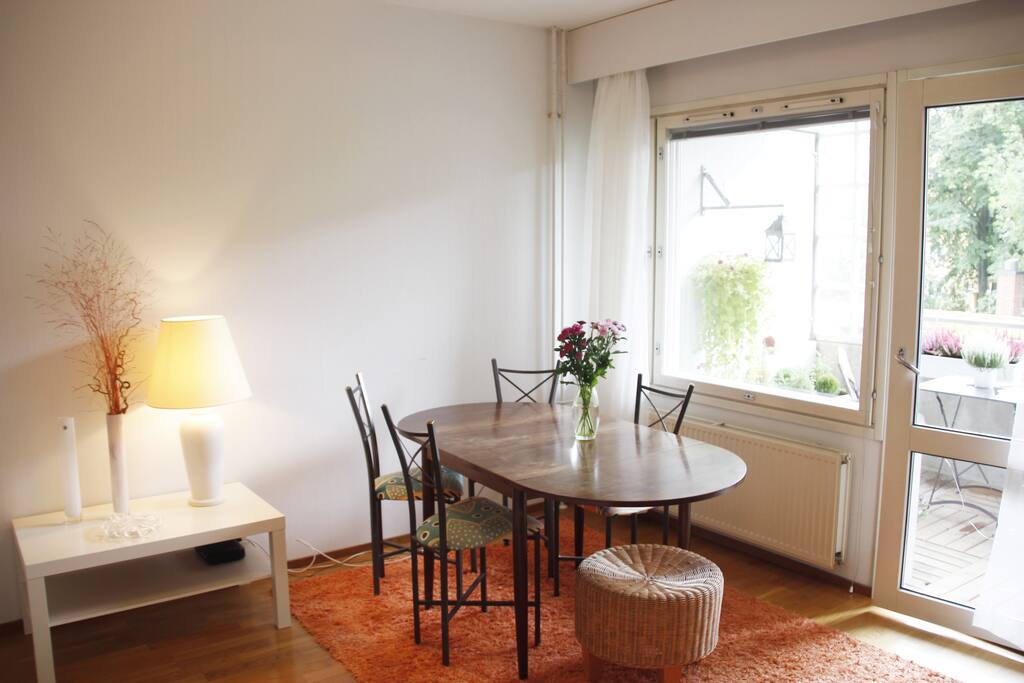 Dining table for 4-6 persons