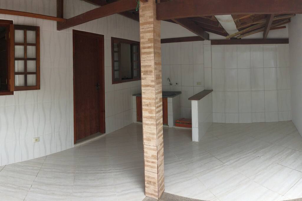 Lavanderia e área de churrasqueira