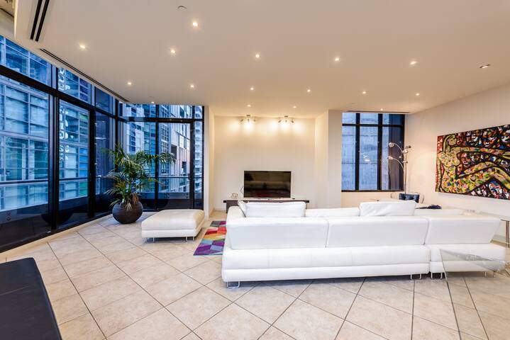 Exclusive Stays – Gallery Penthouse gallery image 5