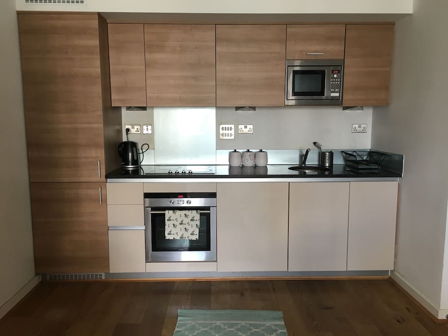 Fully equipped kitchen, kettle, toaster, blender