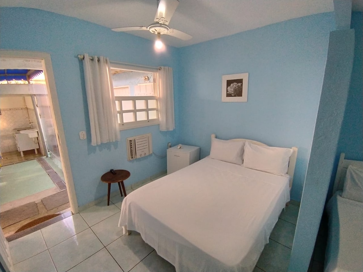 סוויטה 1 עם מיטה זוגית ומיטת יחיד.