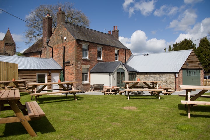 The Greyhound Inn, near Wantage - Bed and breakfasts for Rent in ...