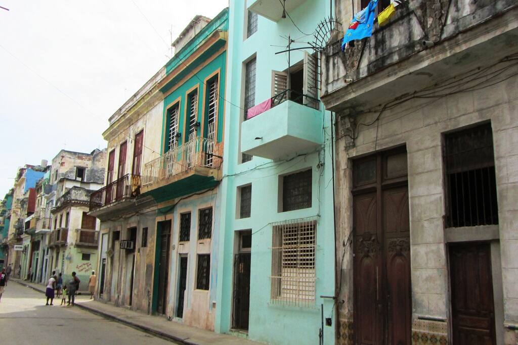 Calle de entrada del edificio