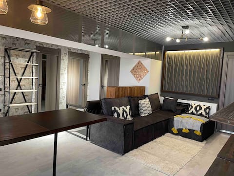 Heart of downtown huge apartment with great views