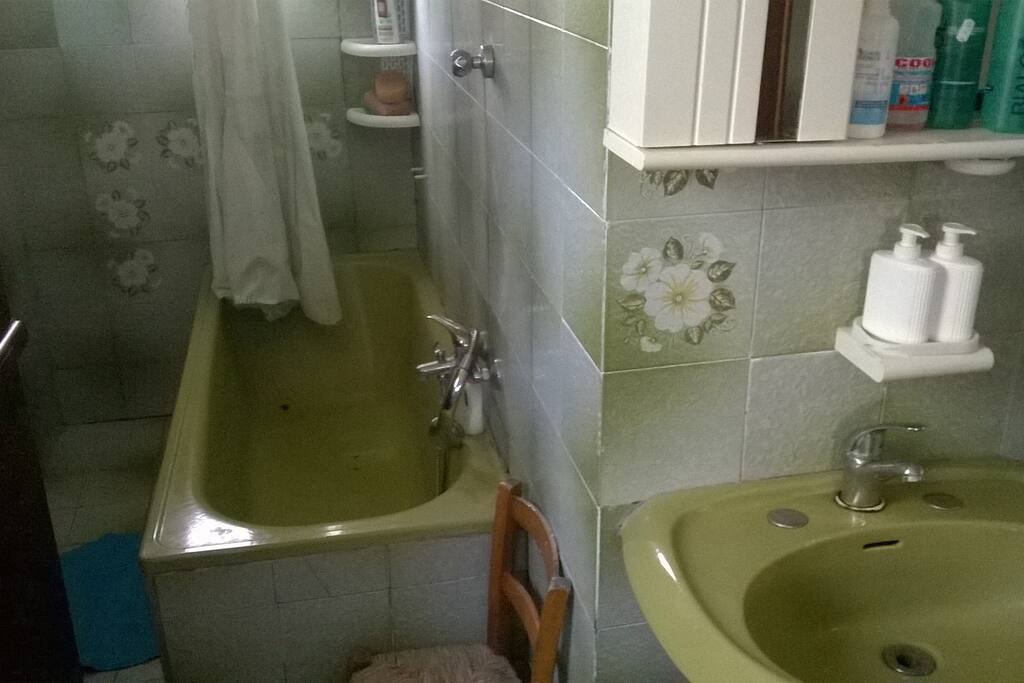 outdoor bathroom but it is in appartament
