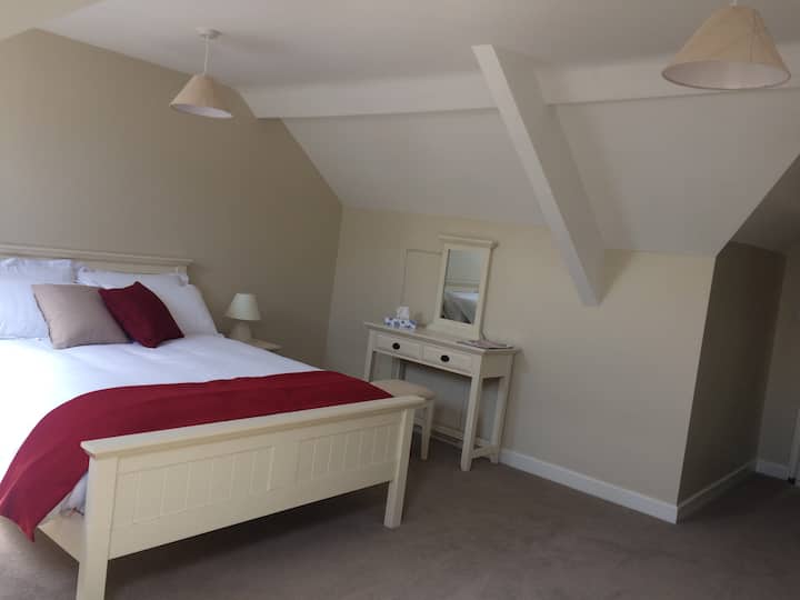 2bed apt, private parking gr8 space