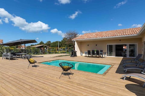 10 guests modern villa with heated swimming pool