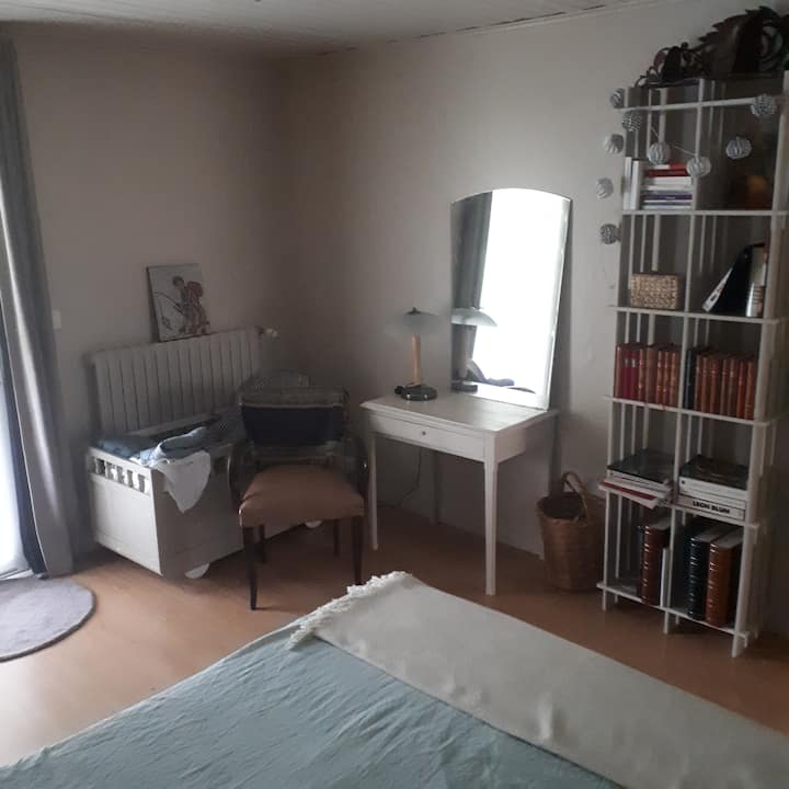 Your baby will pamper, he will sleep in the wooden bed until his 3/4 months, or in an umbrella bed according to your choice.